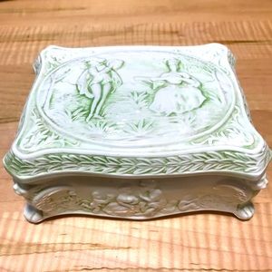 Beautiful Antique Vintage Vanity Porcelain Jewelry Box w/ Matching Lid